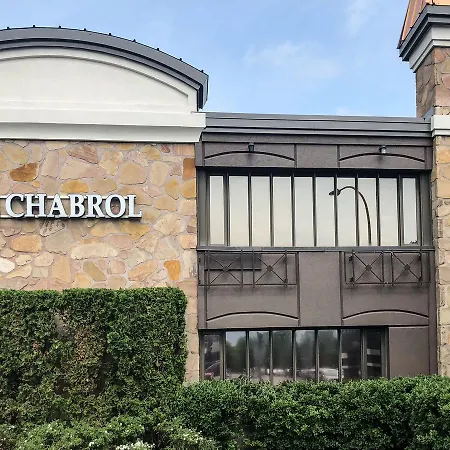 Le Chabrol Hotel & Suites-3